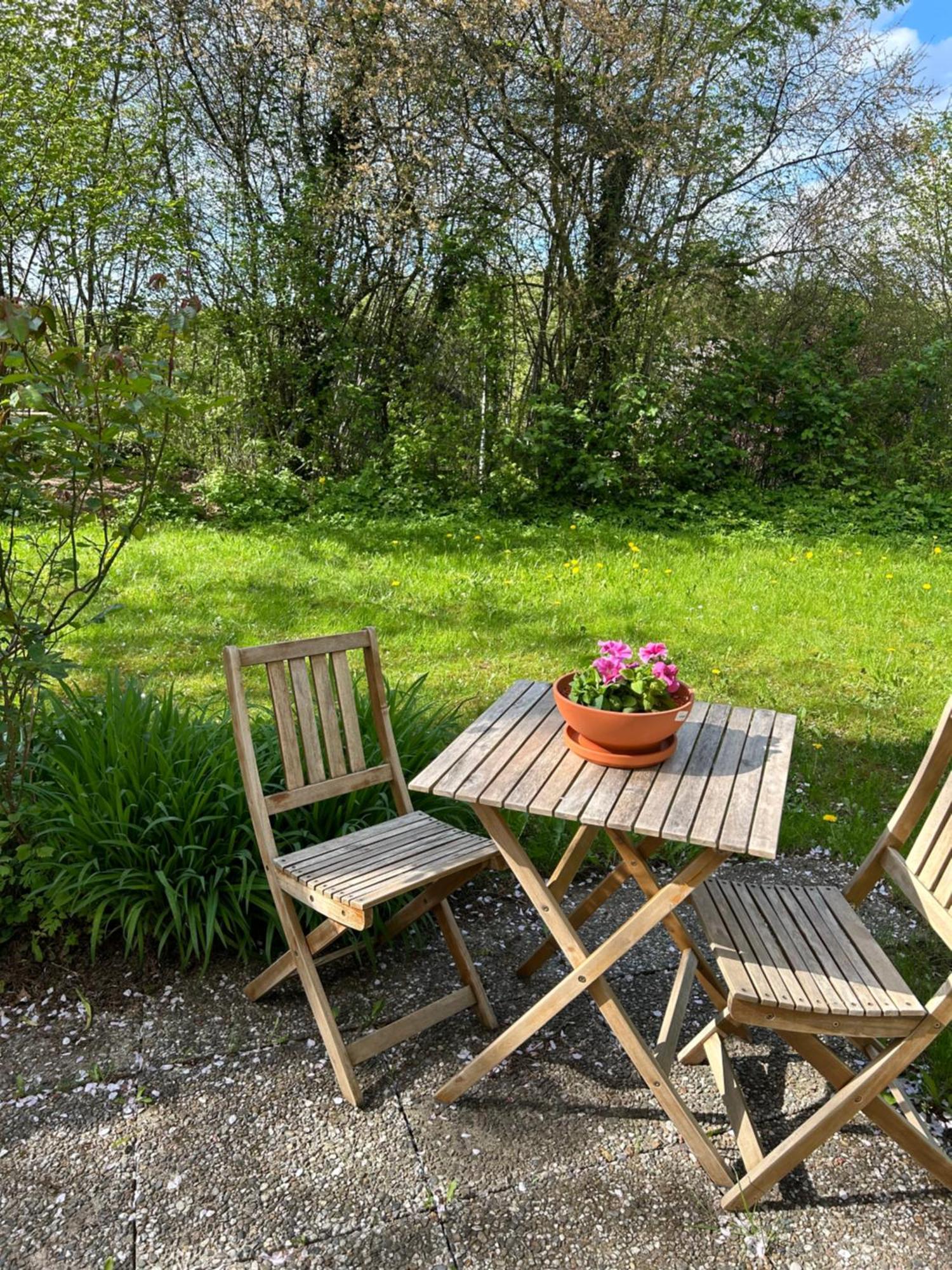 Mitten Im Gruenen - Apartment Mit Wohlfuehlcharakter In Stadtrandlage ออยทิน ภายนอก รูปภาพ